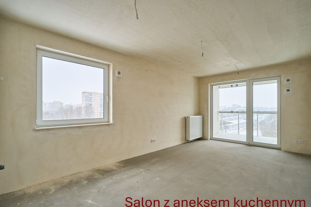 Sikorskiego 7 | Zabudowana szkłem loggia | Widok na ogromną przestrzeń