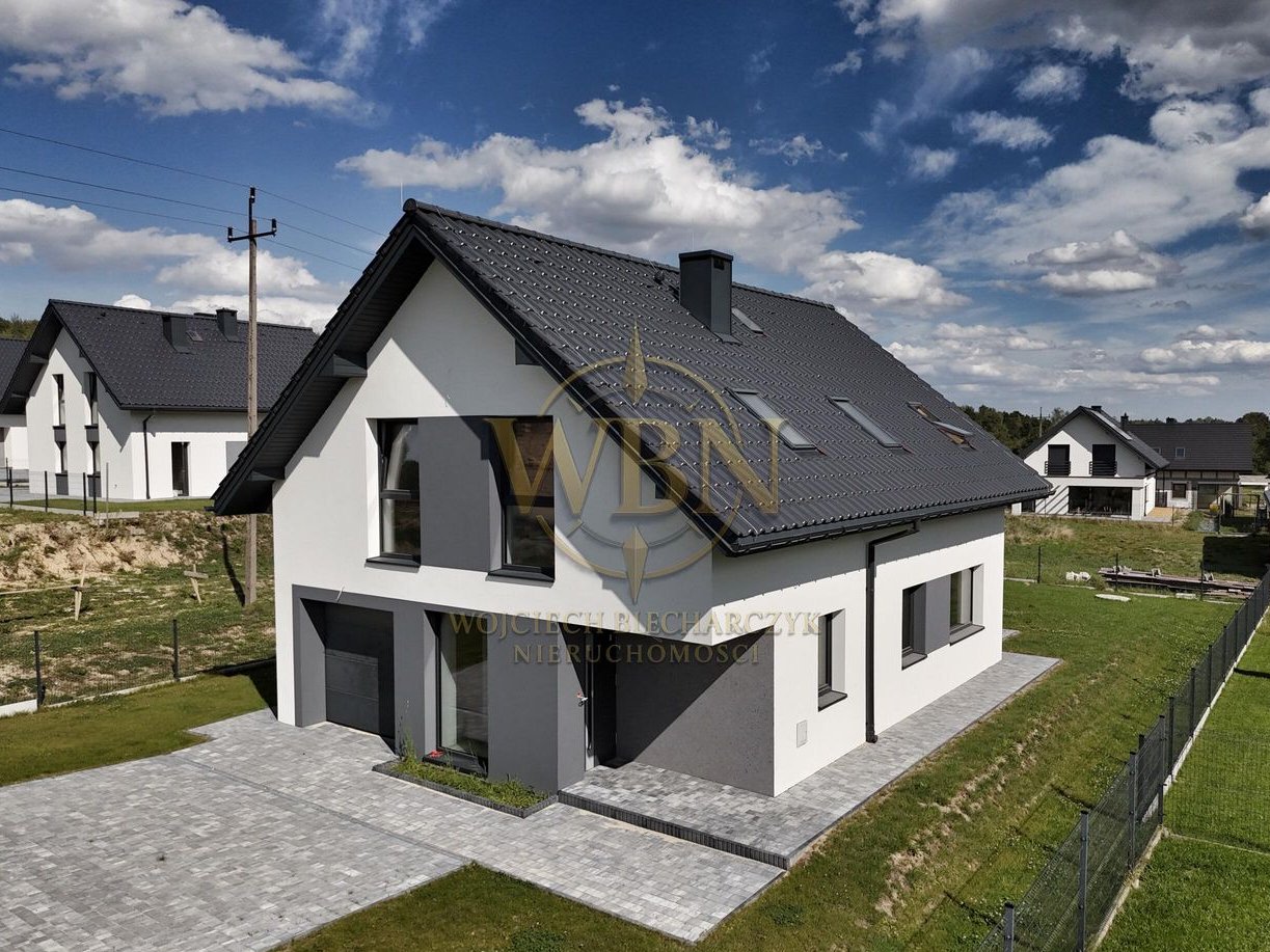 Dom z Garażem na 8 arowej Działce!