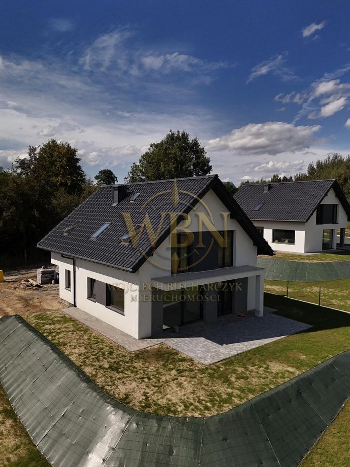 Dom z Garażem na 8 arowej Działce!