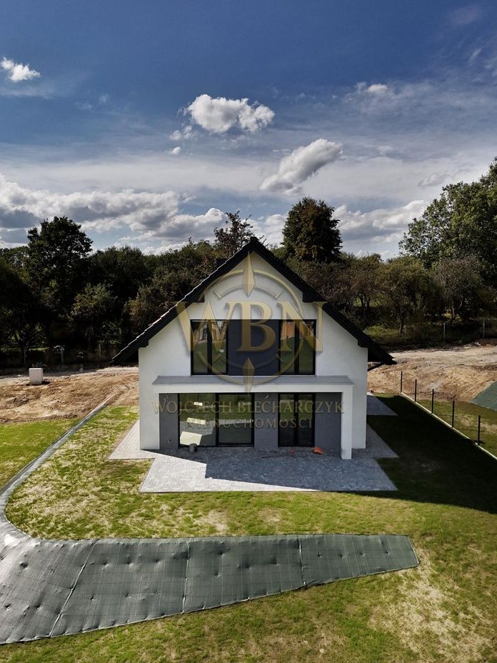 Dom z Garażem na 8 arowej Działce!