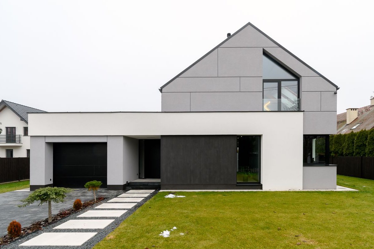 Nowoczesny dom Kryspinów w pobliżu jeziora