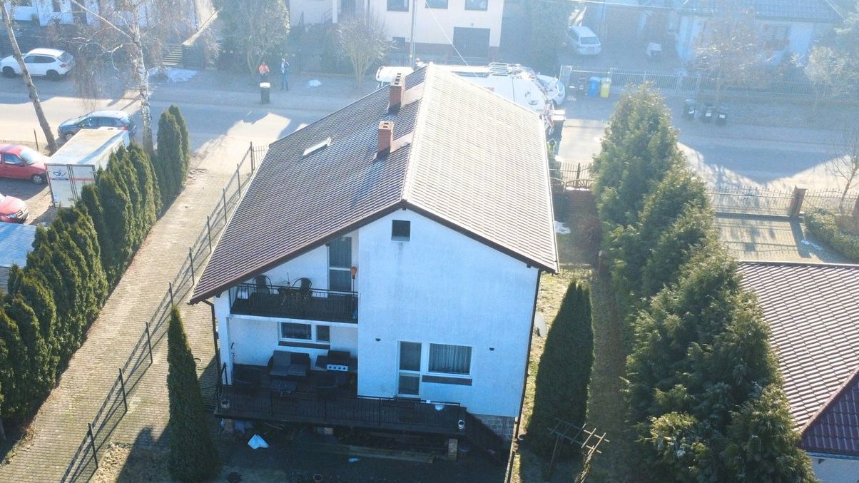 Zadbany dom, ładna działka- polecamy