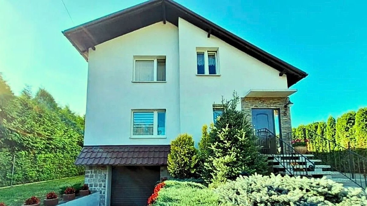 Zadbany dom, ładna działka- polecamy