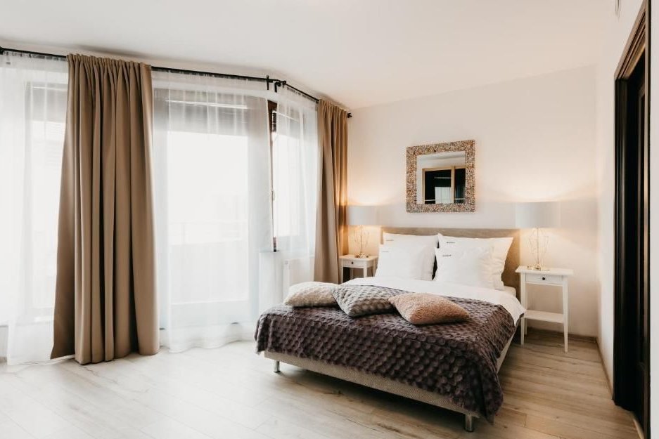 Przestronne mieszkanie z balkonem i garażem w centrum