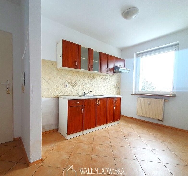 Sprzedam 2 pokoje na Ip, miejsce postojowe, balkon