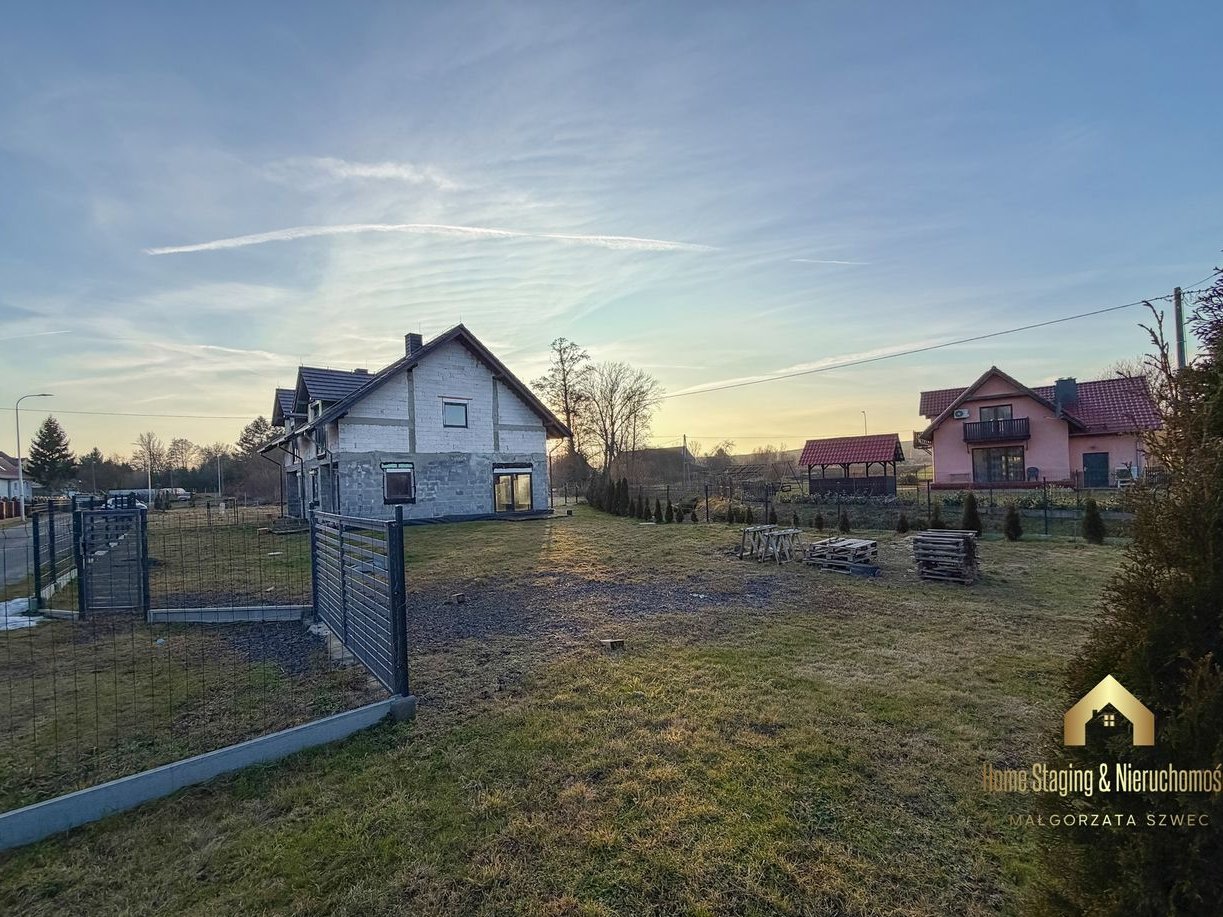 Dom dwulokalowy w trakcie budowy w Ręczynie- 9 pokoi + działka 22 ary