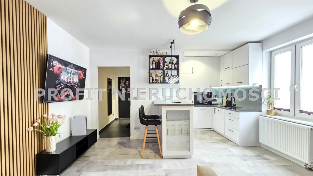 Atrakcyjne mieszkanie z ogródkiem i wiatą garażową