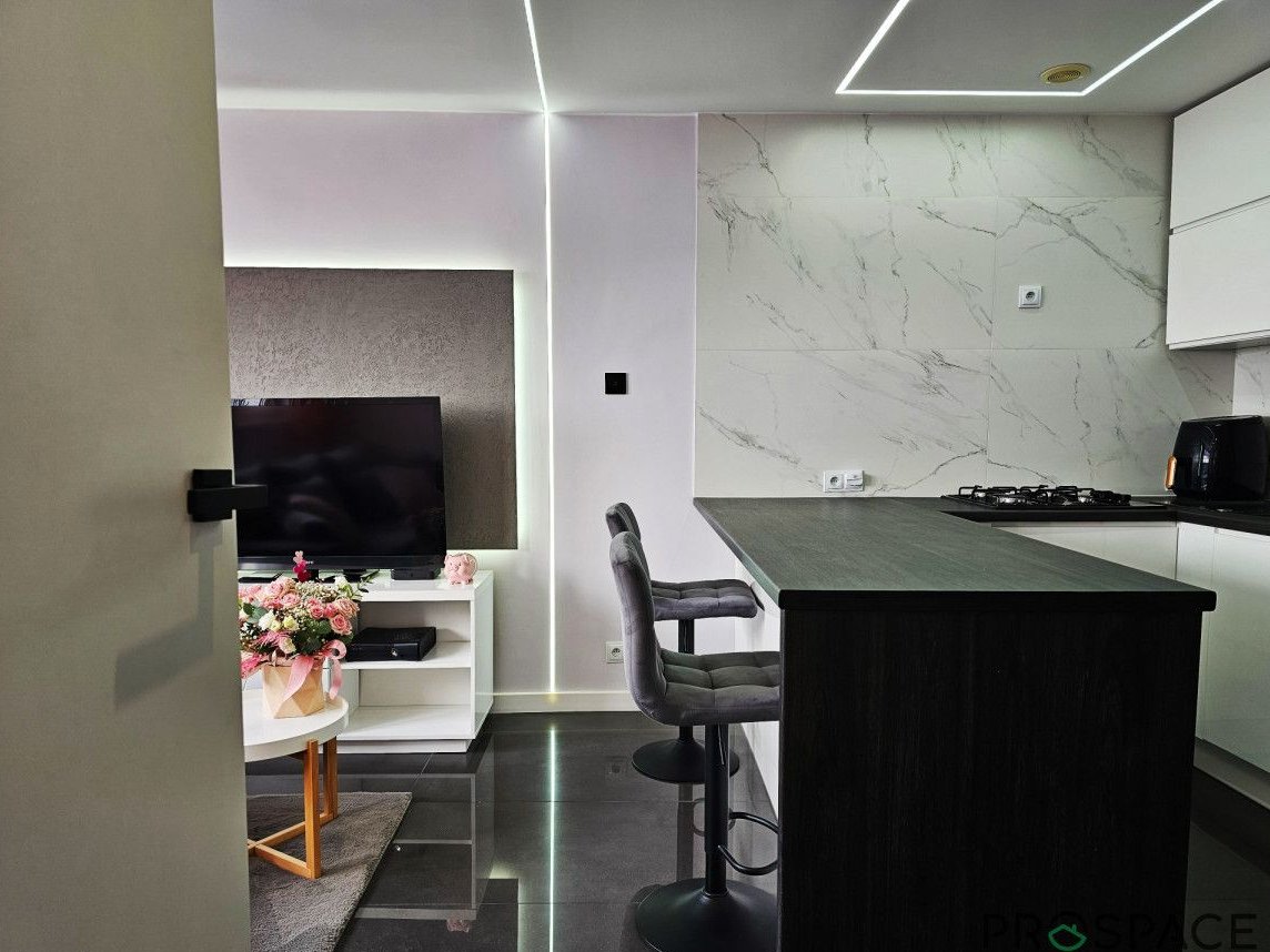 400 m od Uz, po generalnym remoncie, 2 pokoje