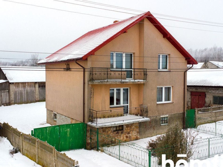 Dom z dużą działką.