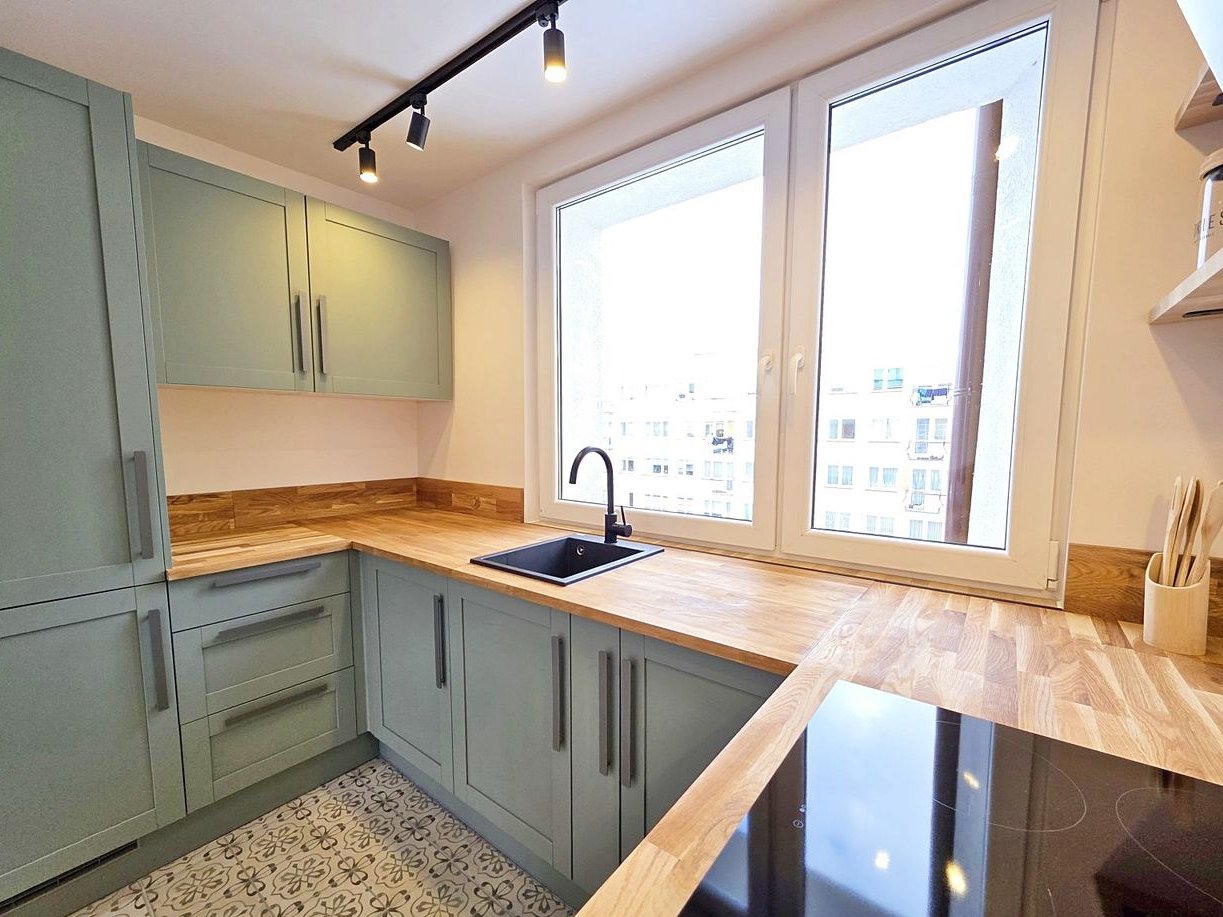 Extra kuchnia + AGD. Całe po generalnym remoncie. Balkon. Ul. Staffa