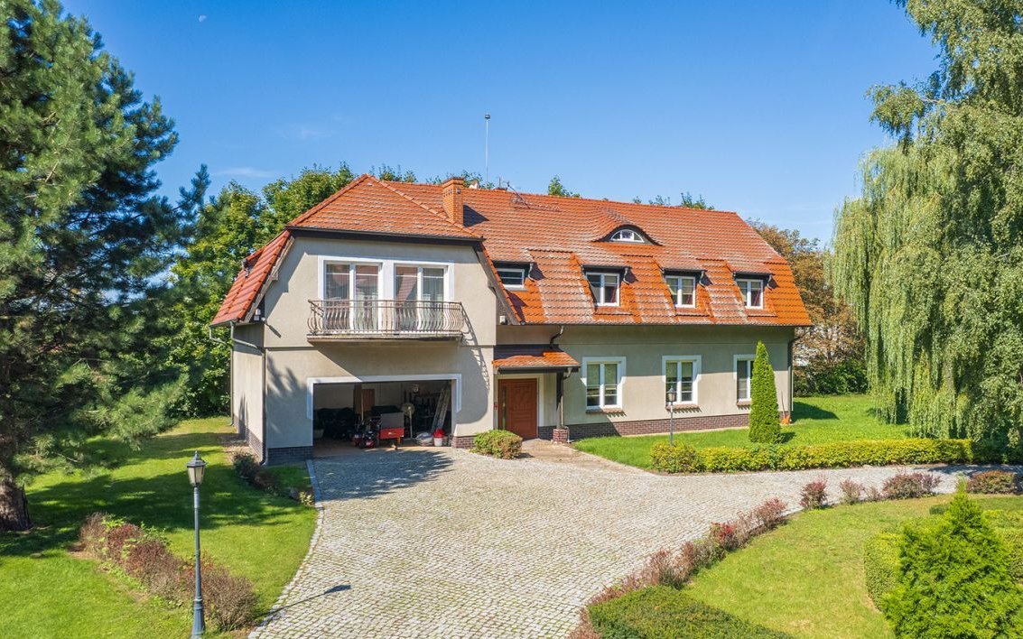 Dworek / dwa budynki z parkiem / hotel + sale