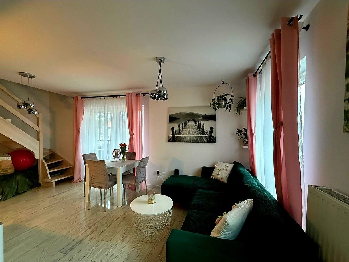 Przestronne dwupoziomowe mieszkanie na złotnikach