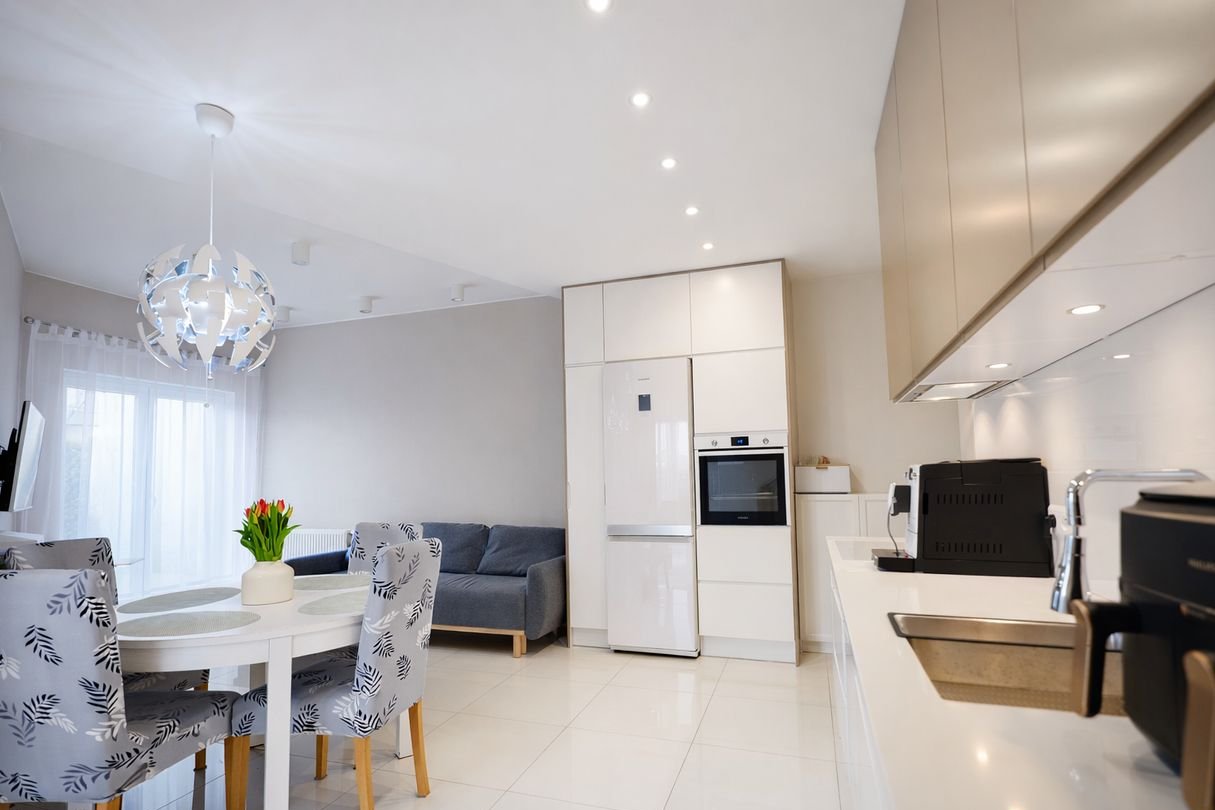 Dwupoziomowe|3 pokoje| Ogród | Garaż | Klimatyzacja |Zamknięte osiedle