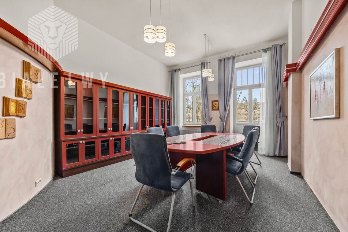 Duży apartament w kamienicy biuro lub mieszkanie