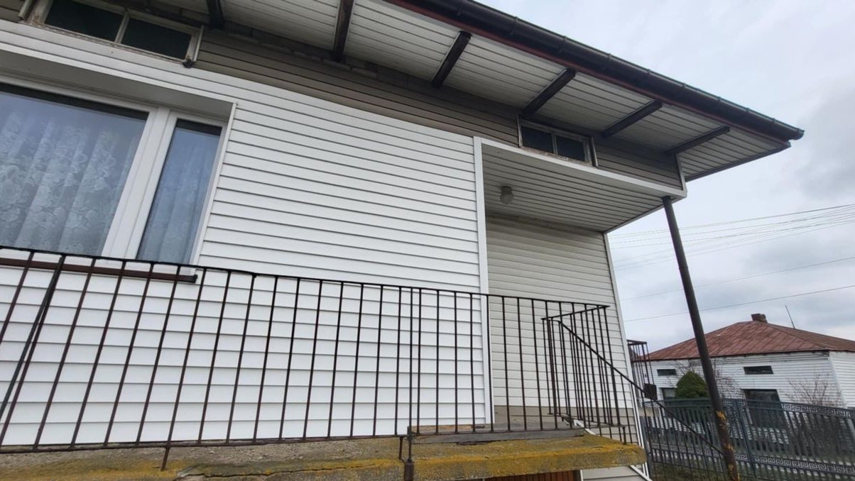 Mały dom z dala od miejskiego hałasu!