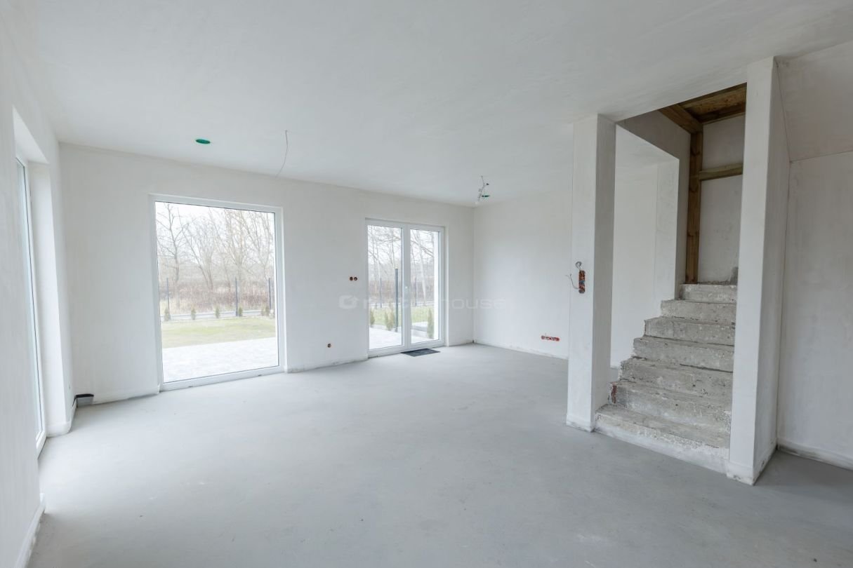 Dom 5 pokoi o podwyższonym stanie Developerskim