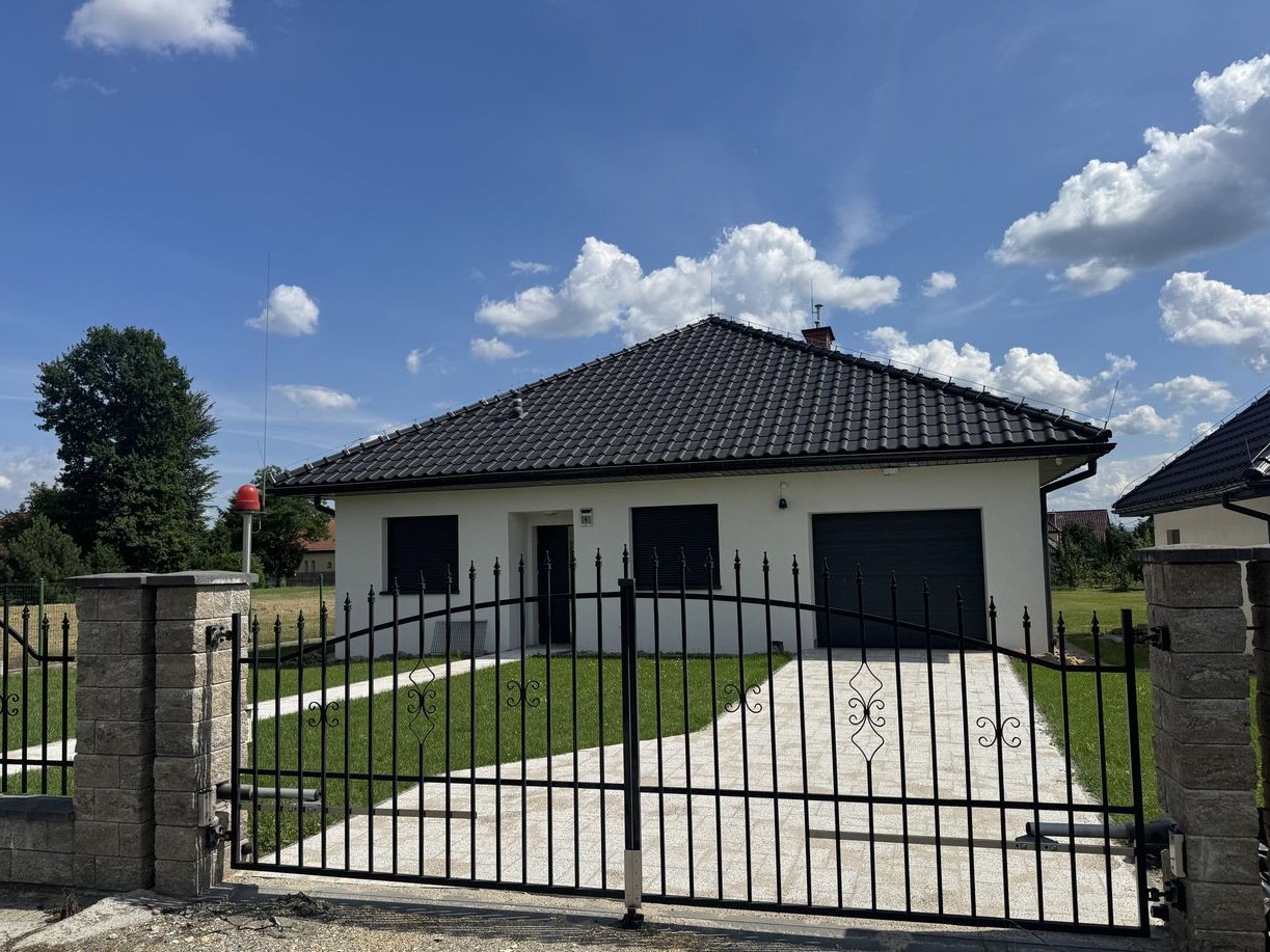 Dom wolnostojący 128m2,działka 20 arów, garaż Wołowice k.Czernichowa