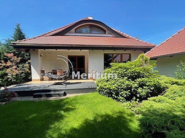 Dom wolnostojący 5 pokoi garaz 2 auta działka2000