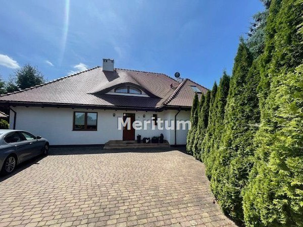 Dom wolnostojący 5 pokoi garaz 2 auta działka2000