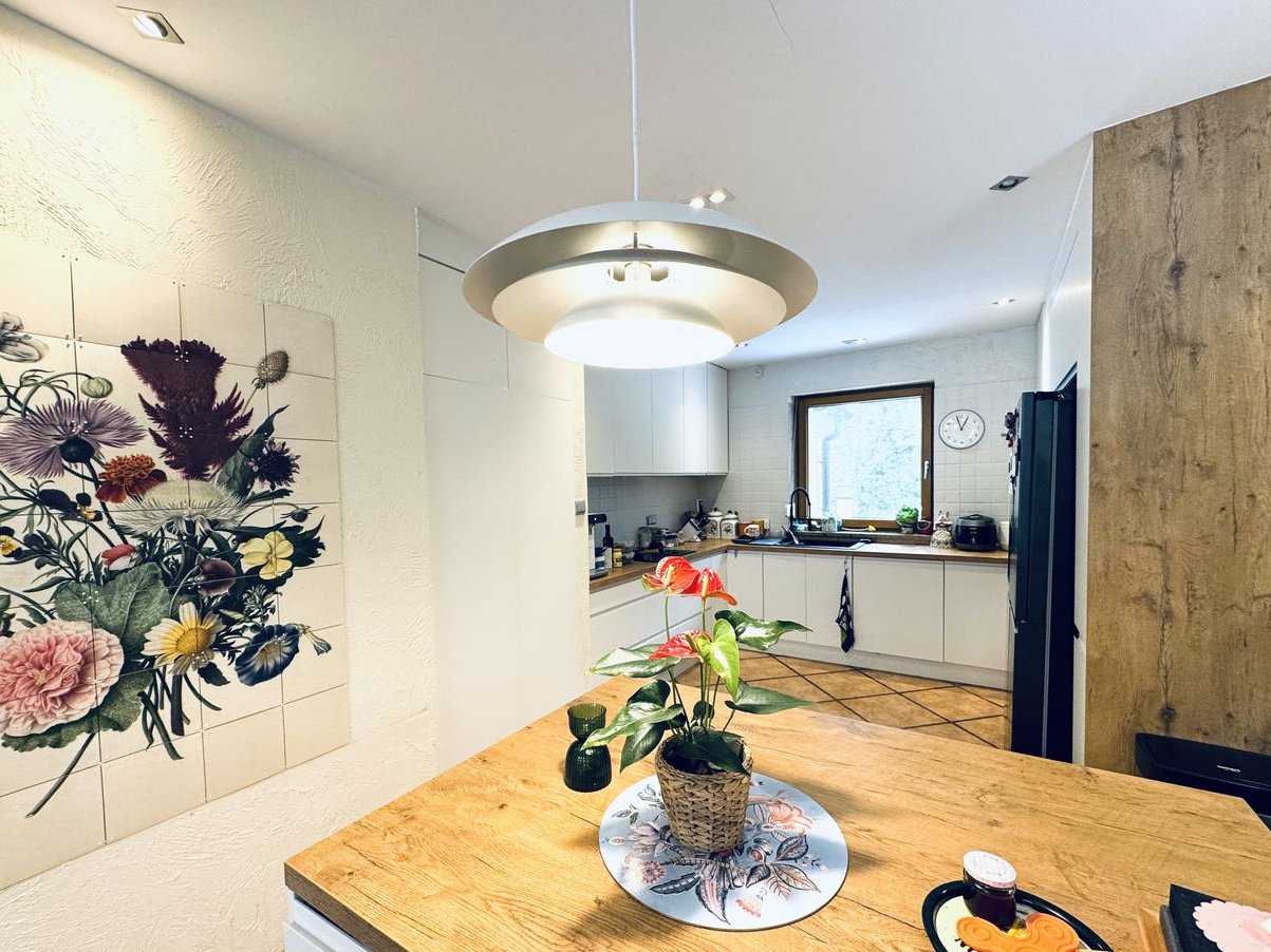 Bielany Wr., pow.270m2,działka 1072m2, 5 pokoi,2łazienki,sauna,garaż