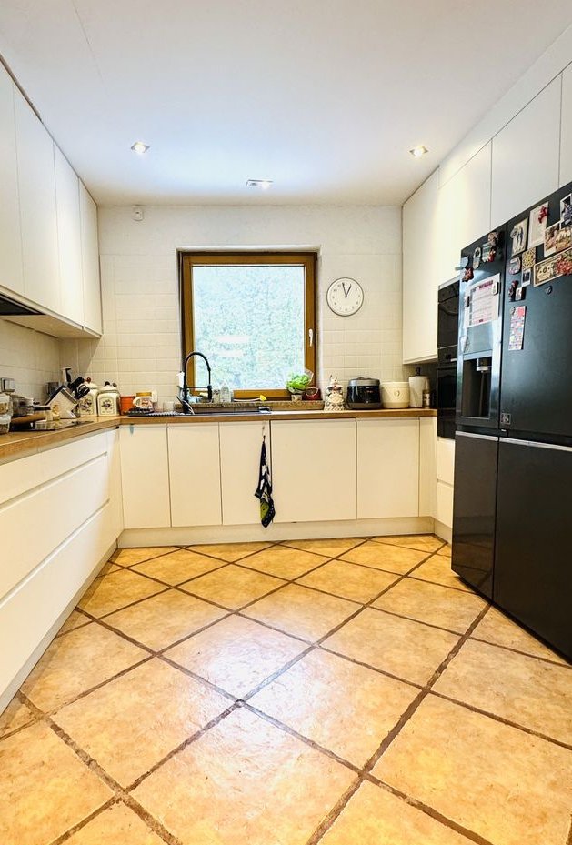 Bielany Wr., pow.270m2,działka 1072m2, 5 pokoi,2łazienki,sauna,garaż