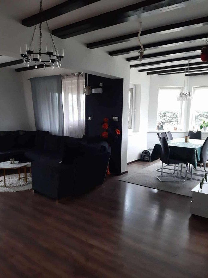 Przestronny dom 4 pokoi z garażem i ogrodem