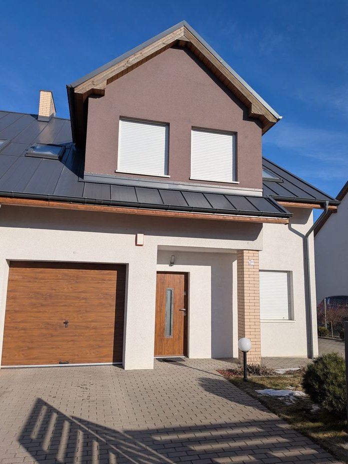 Nowoczesny dom 5 pokoi z garażem w spokojnej okolicy