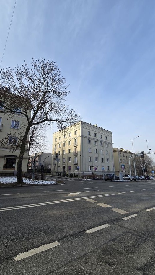 Słoneczna Kawalerka na 1 piętrze w ocieplonym bloku