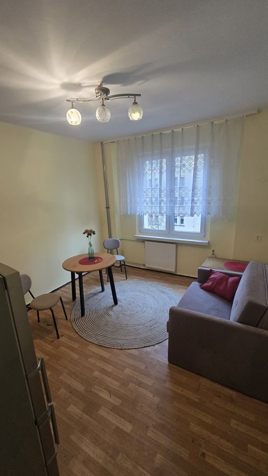 Słoneczna Kawalerka na 1 piętrze w ocieplonym bloku