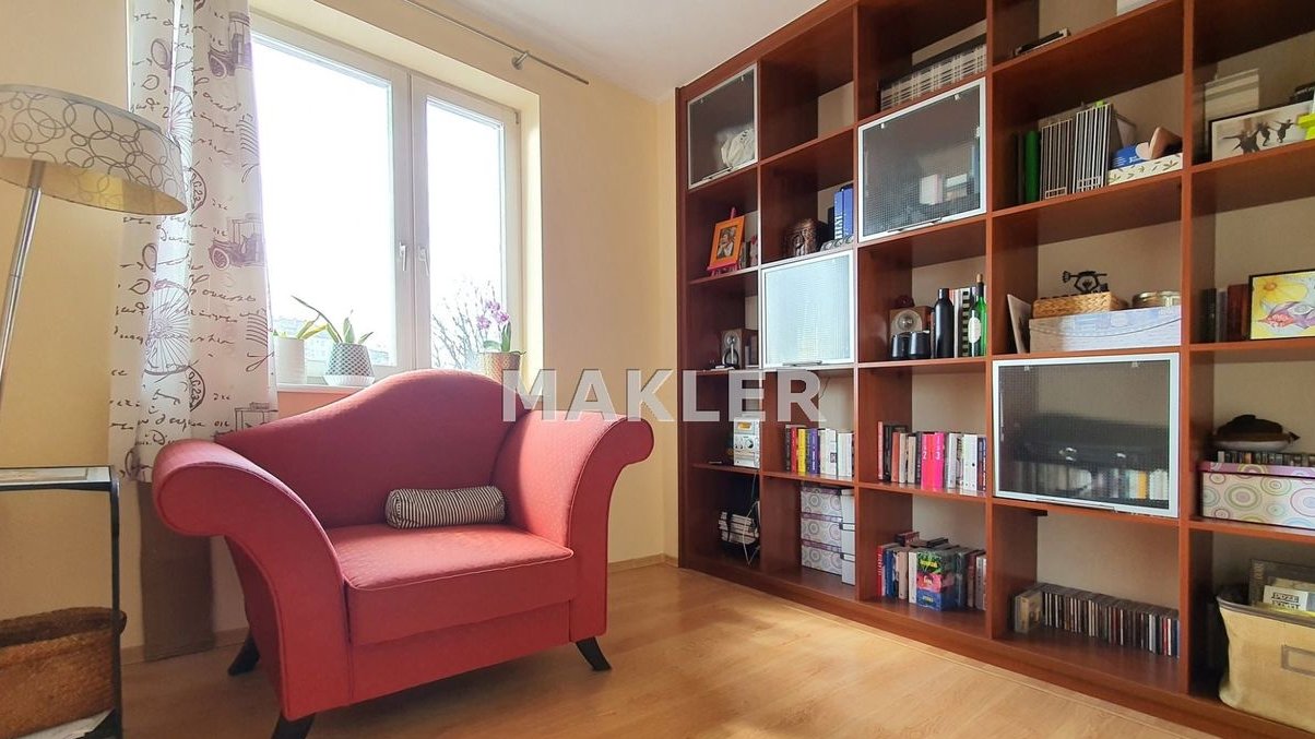 6 pokoi, dwupoziomowe mieszkanie z komórką