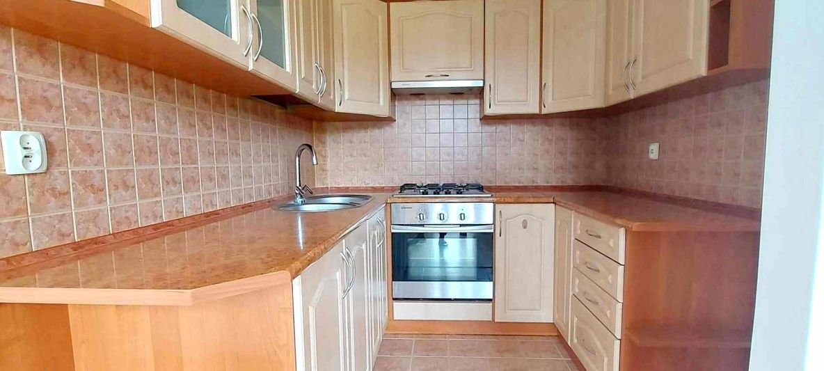 Kawalerka z dużym tarasem, zamykany parking blisko URz