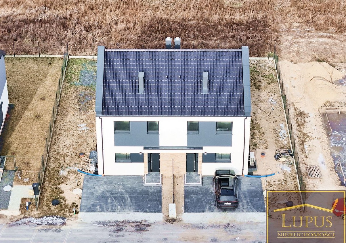 Dom w zabudowie bliźniaczej w Grzędzicach