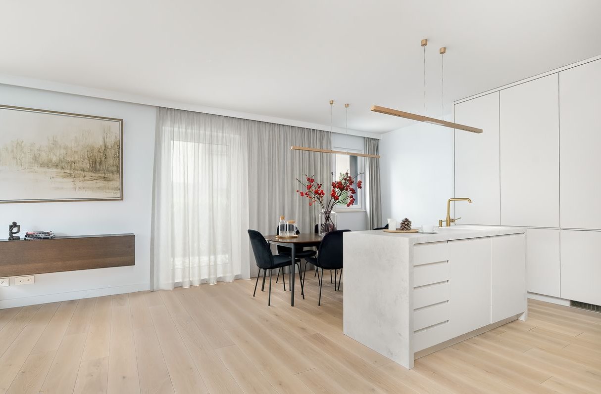 Apartament z tarasem na dachu, ogródkiem, klima, parking przed domem