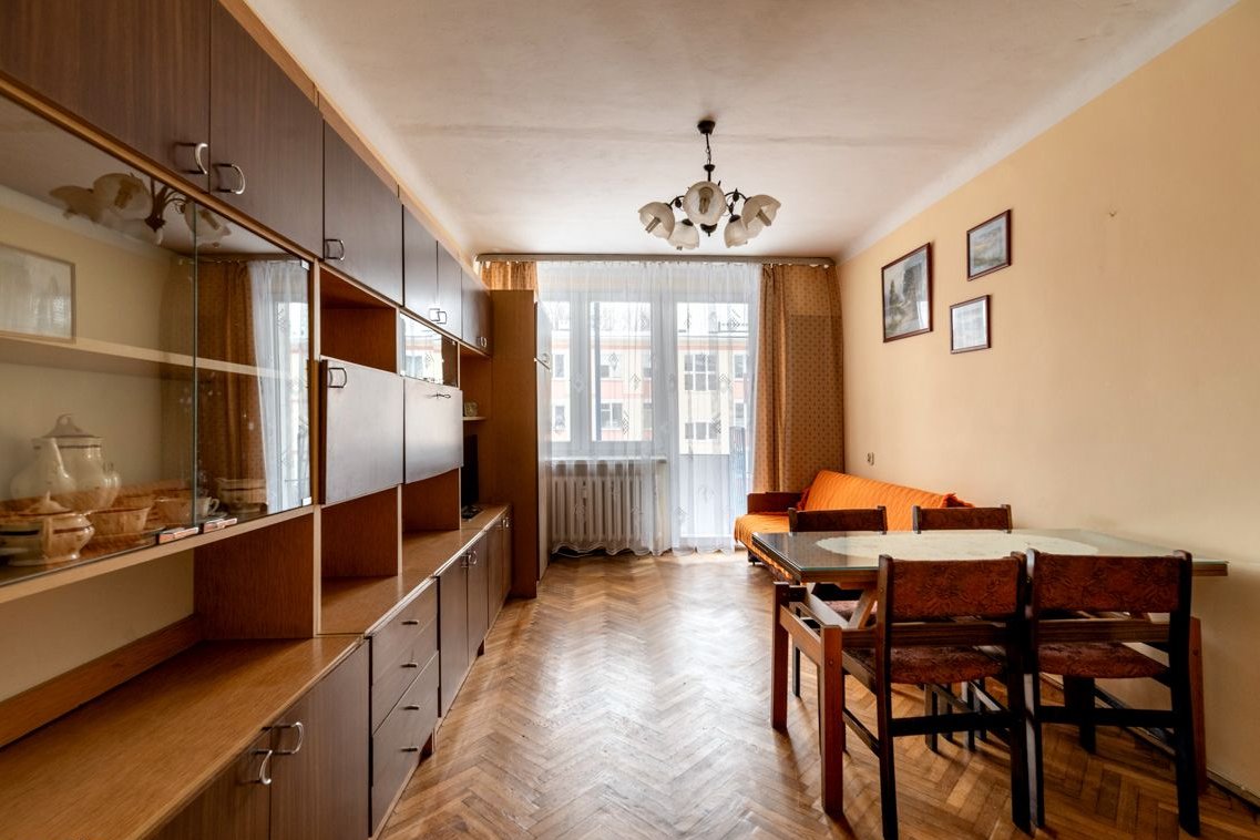 2 pokoje z balkonem przy metrze Słodowiec // do remontu