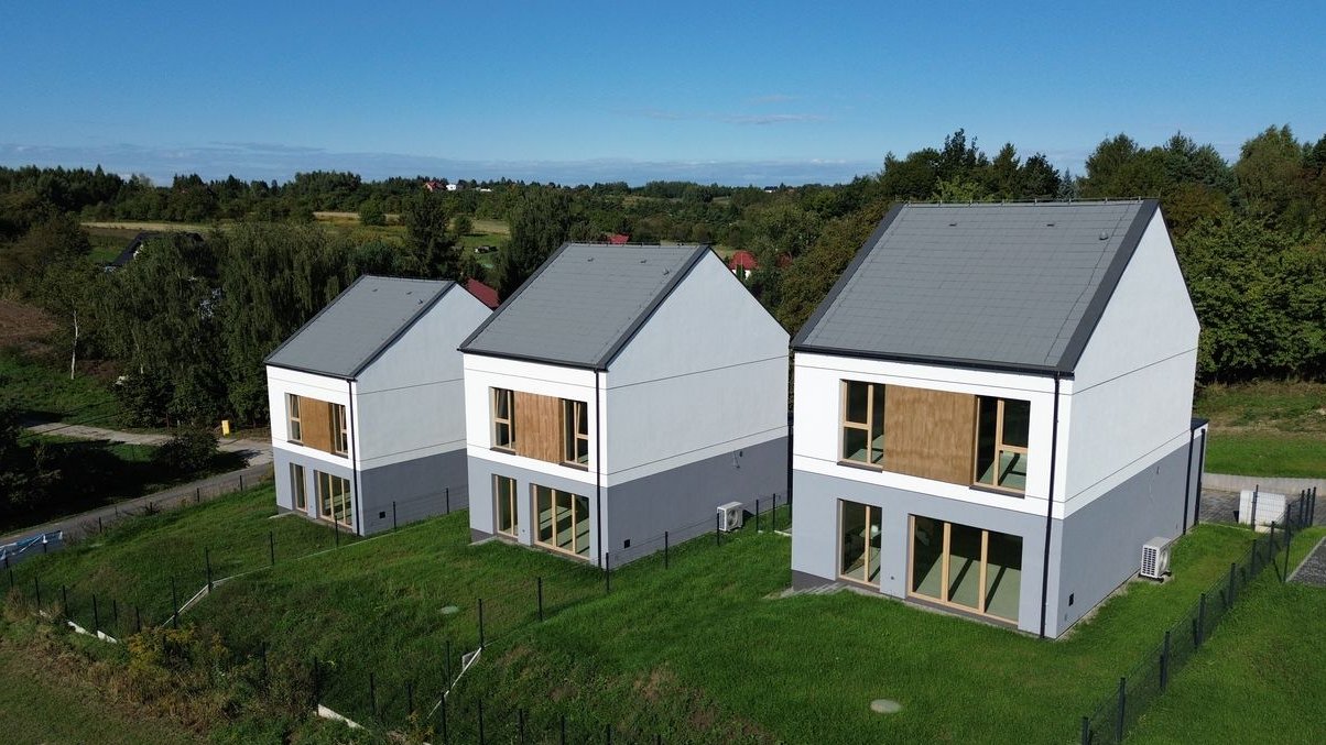 Gotowe domy z garażem i ogrodem | rekuperacja i ogrzewanie podłogowe