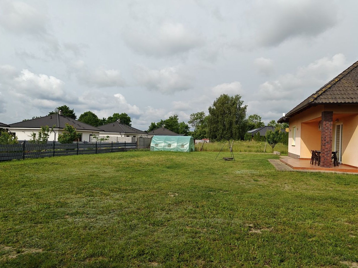 Ładny i przestronny dom z garażem i klimatyzacją