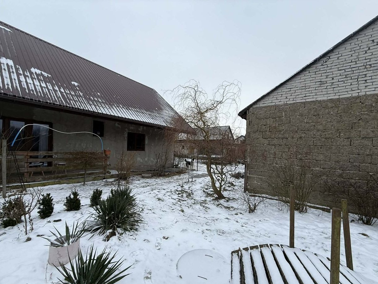 Przestronny dom z garażem w spokojnej okolicy