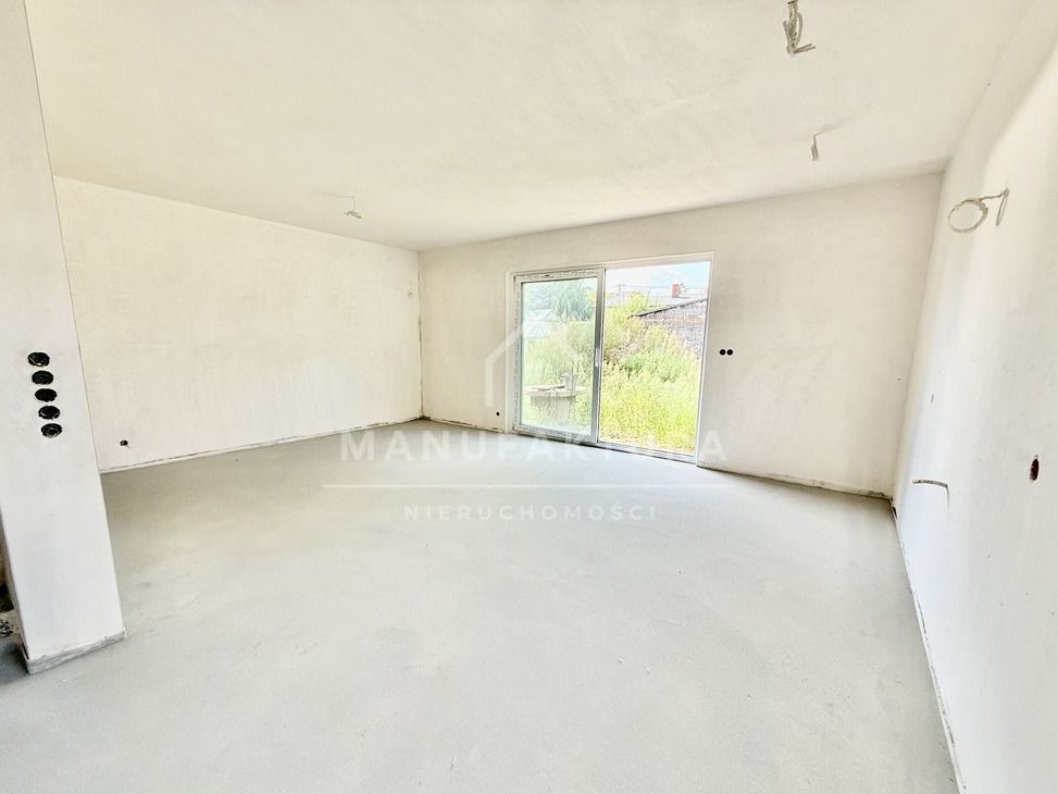 Bliźniak z ogrodem w dobrej lokalizacji