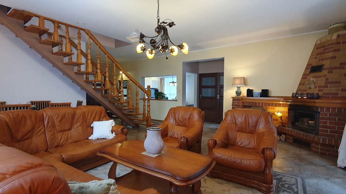 Rodzinny dom z pięknym tarasem, ogrodem i przestronnym wnętrzem