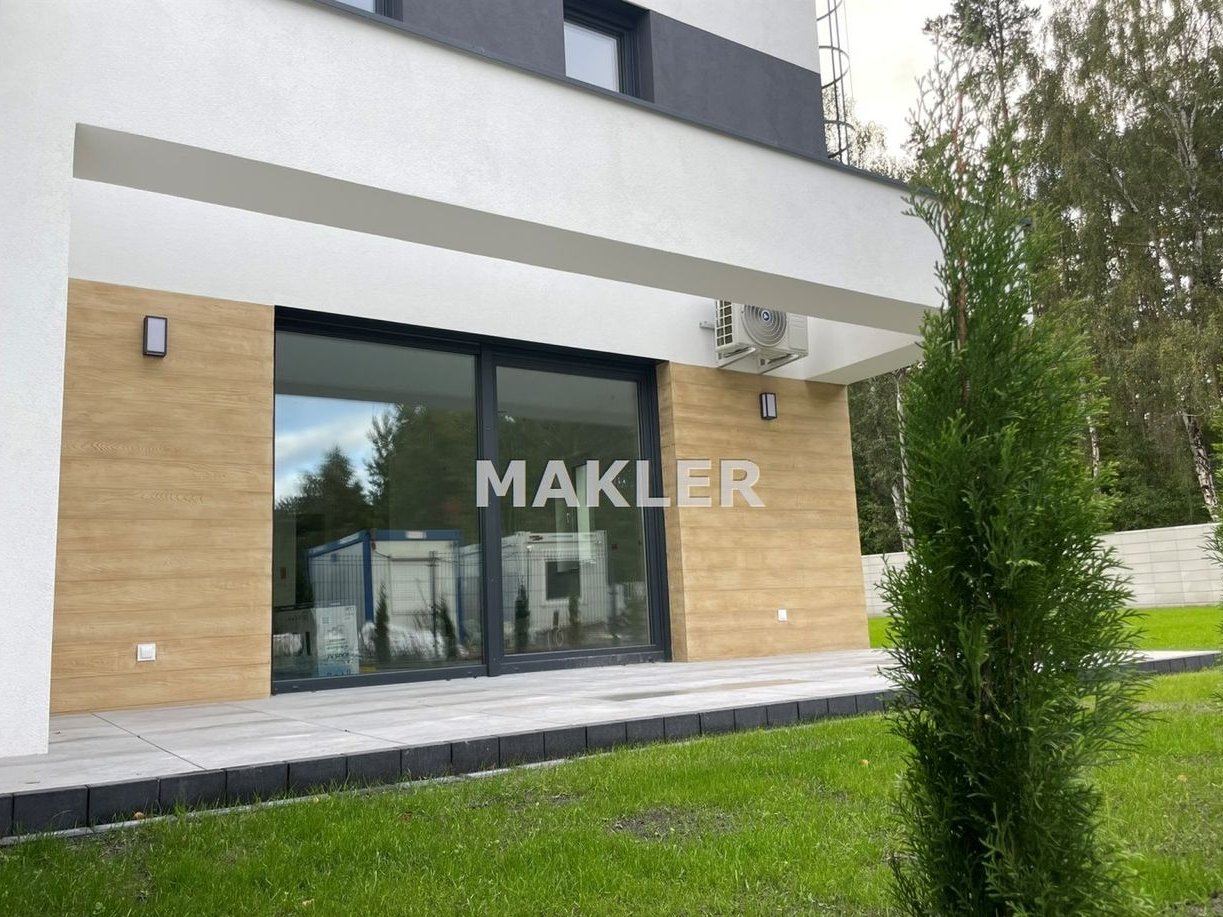 Piękne domy w otoczeniu zieleni ikanału Noteckieg