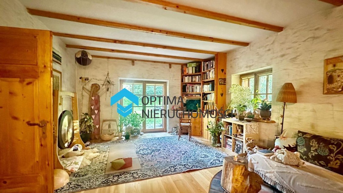 Bajowy dom w Trzcińsku