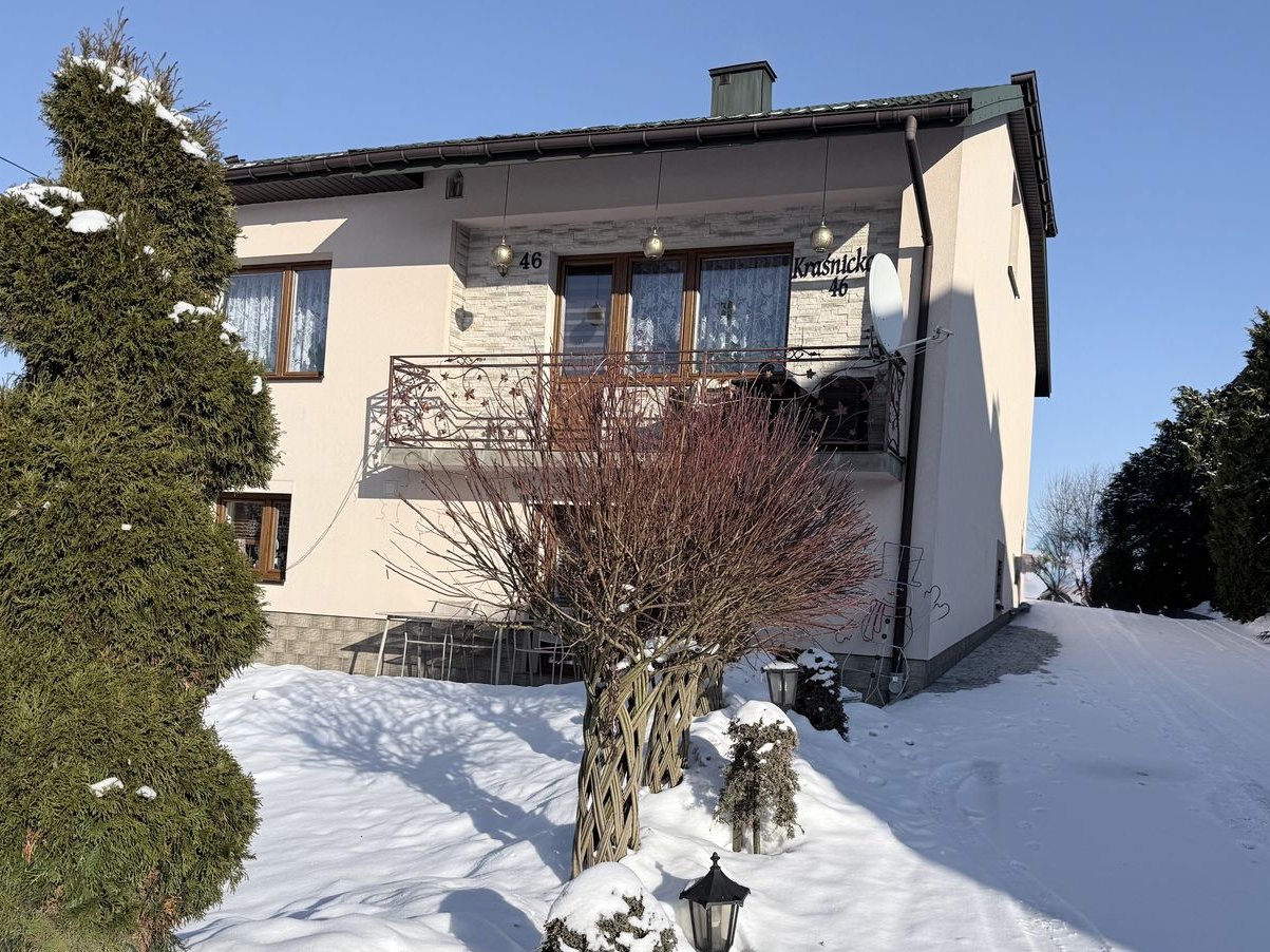 Dom z dużą działką – gotowy do zamieszkania w Szastarce