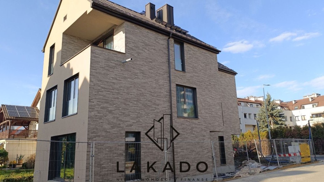 Komfortowy segment z dużym ogrodem-Bronowice