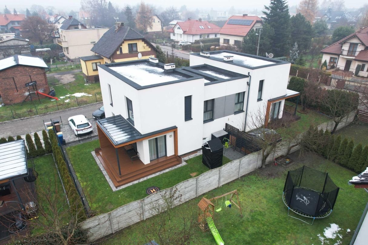 Nowoczesny, umeblowany dom z garażem, 4 pokoje.