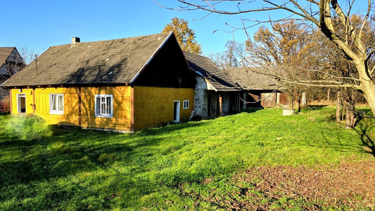 Dom drewniany w powiecie myślenickim działka 3800 m2
