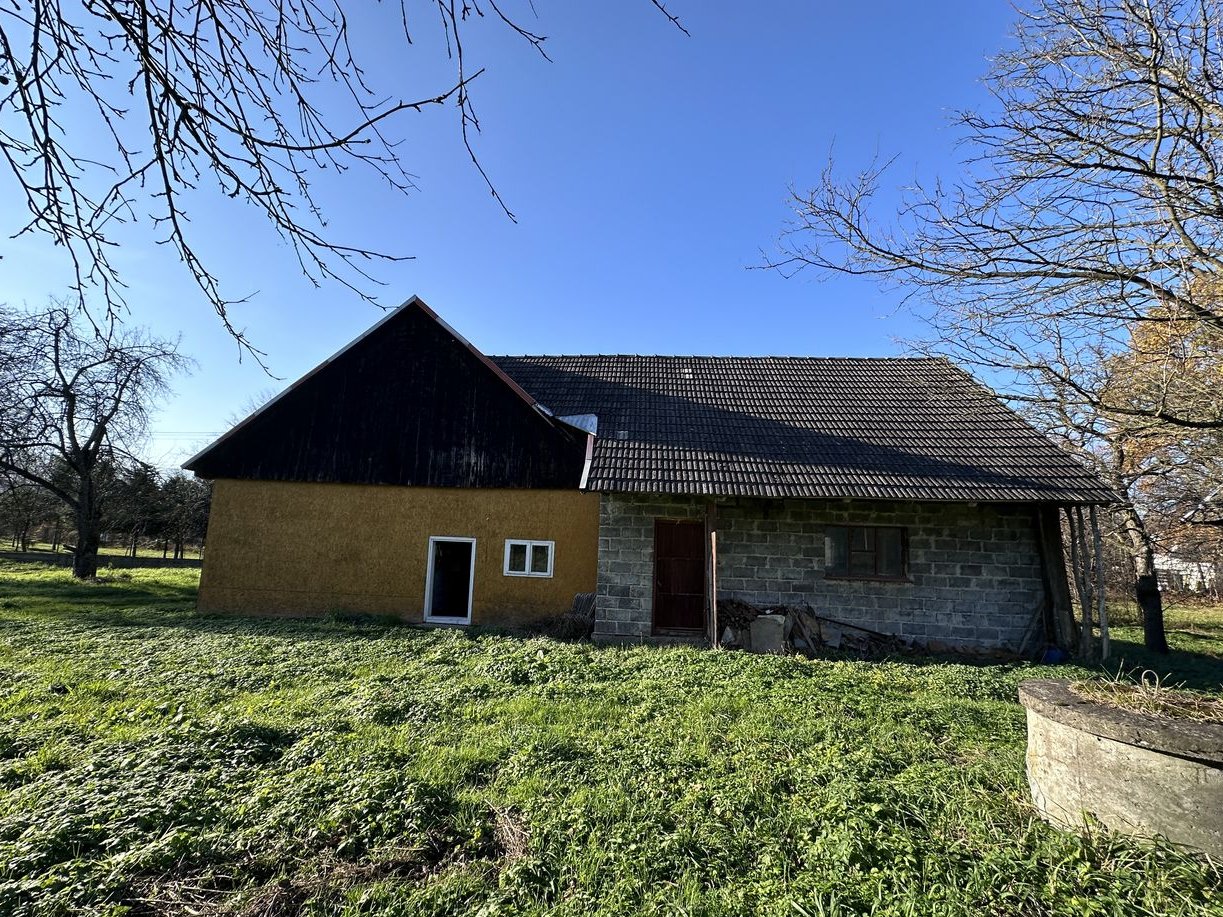 Dom drewniany w powiecie myślenickim działka 3800 m2