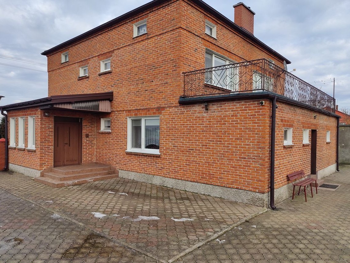 Na sprzedaż gospodarstwo rolne z domem i zabudowaniami gospodarczymi