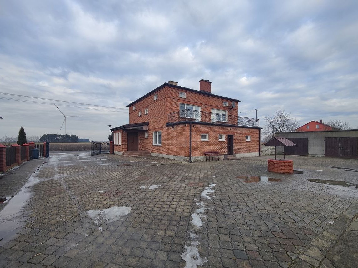 Na sprzedaż gospodarstwo rolne z domem i zabudowaniami gospodarczymi