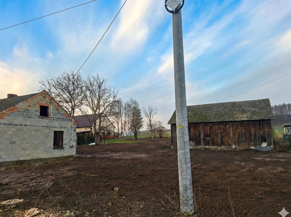 Dom, zabudowania i 1,36 ha gruntu | Łapszów, gm. Koszyce