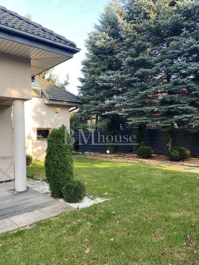 Dom wolnostojący 450m2, działka 1000n2